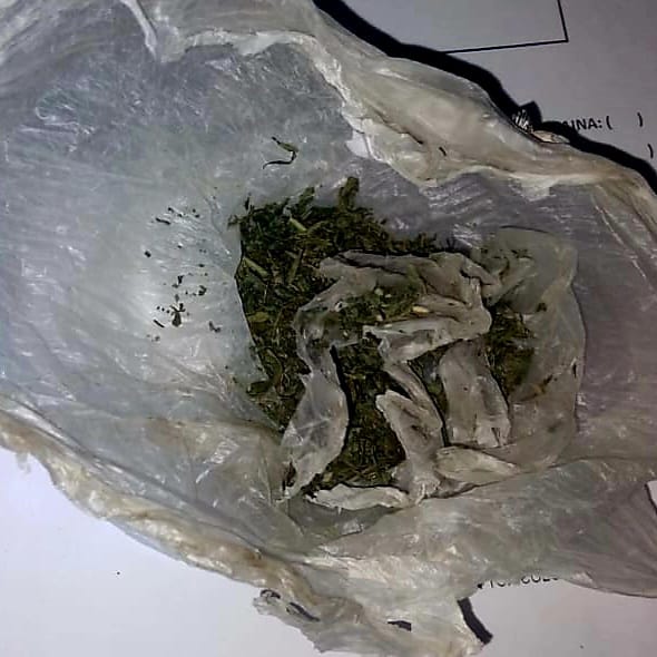 Tres adolescentes fueron sorprendidos con marihuana y papelillos