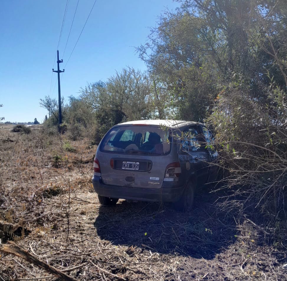 Por un desperfecto mecánico despistó un auto en Ruta 12