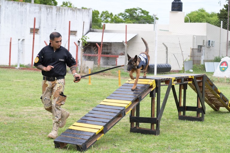 Inauguraron una pista de adiestramiento canino para búsqueda de estupefacientes y control penitenciario
