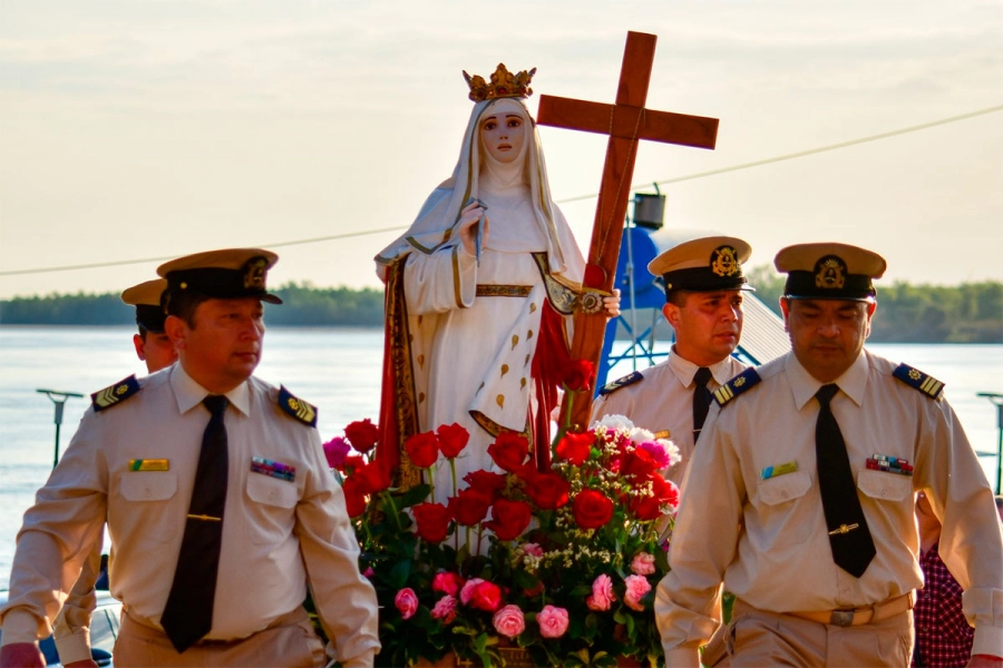 Santa Elena honró a su patrona con la tradicional procesión