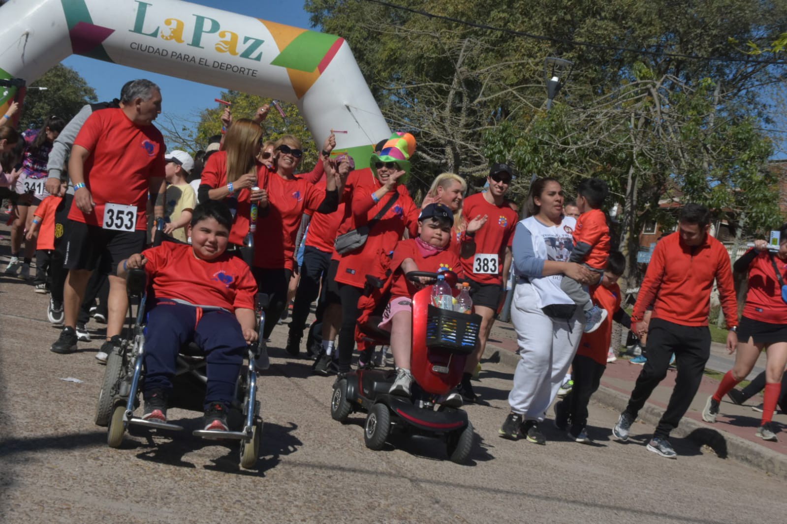Más de 200 corredores solidarios participaron de la Maratón Duchenne