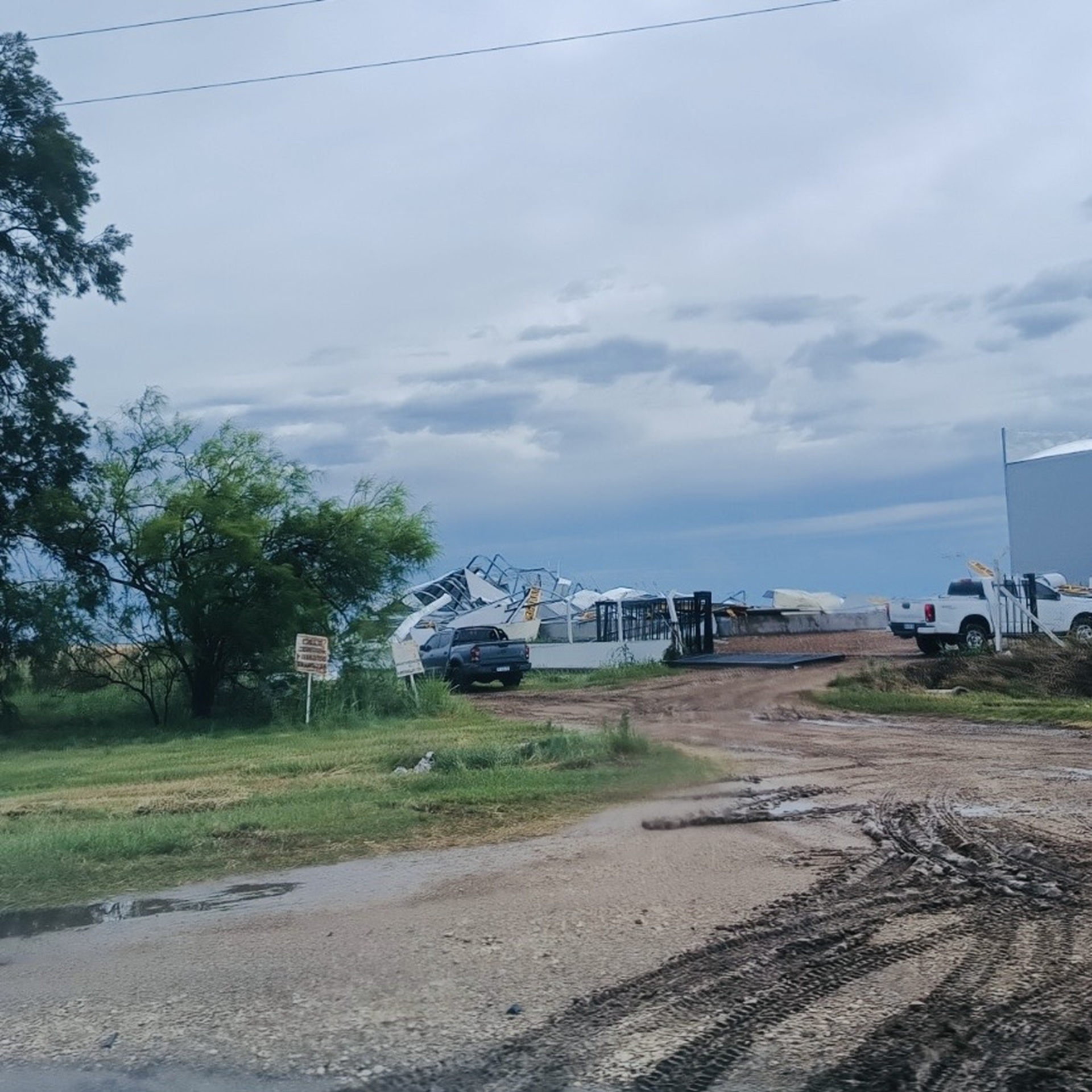 Un fuerte temporal dejó sin servicio eléctrico a varias localidades de la provincia