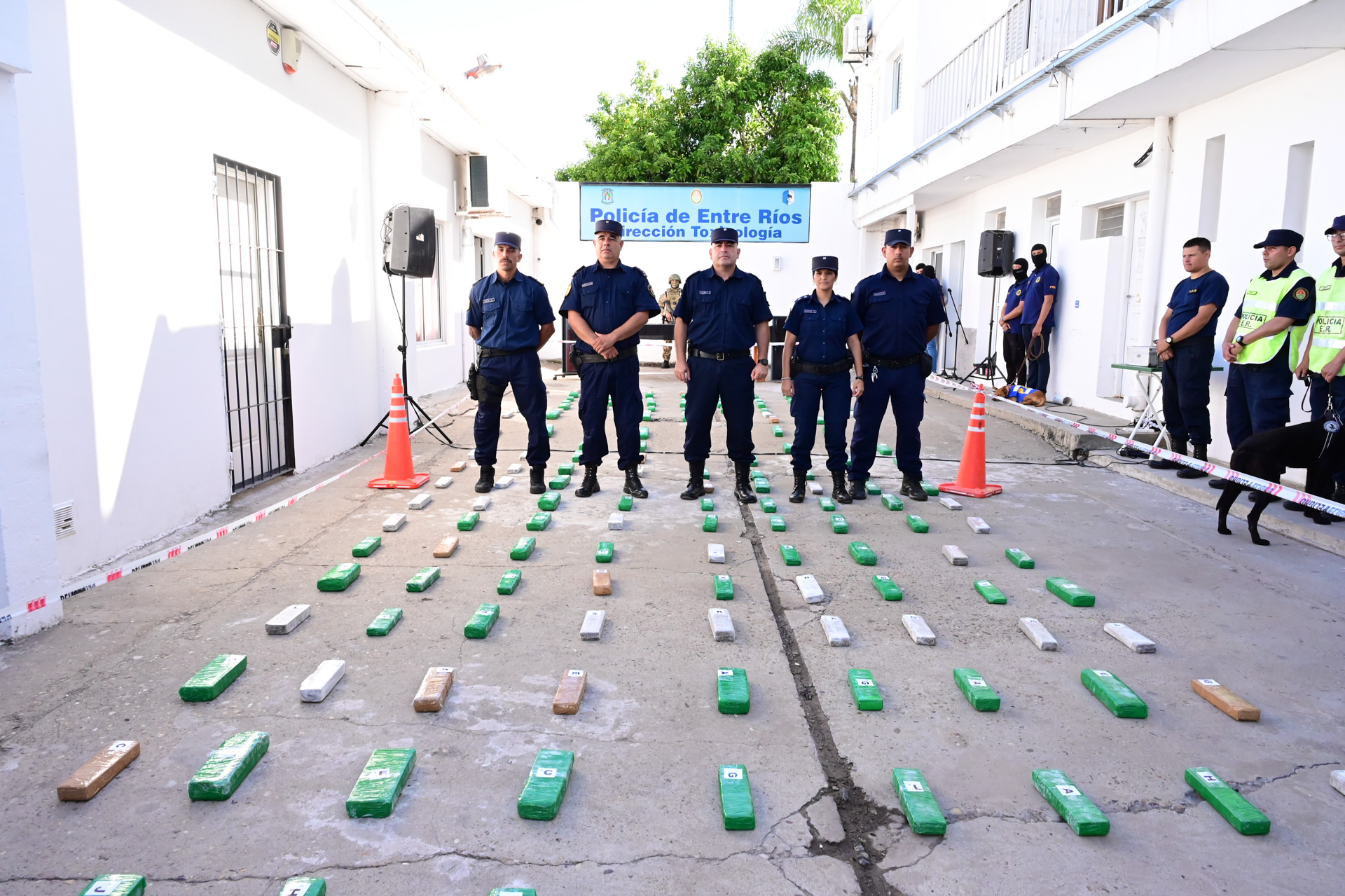 La Policía secuestró más de 243 millones y casi 150 kilos de drogas en operativos provinciales