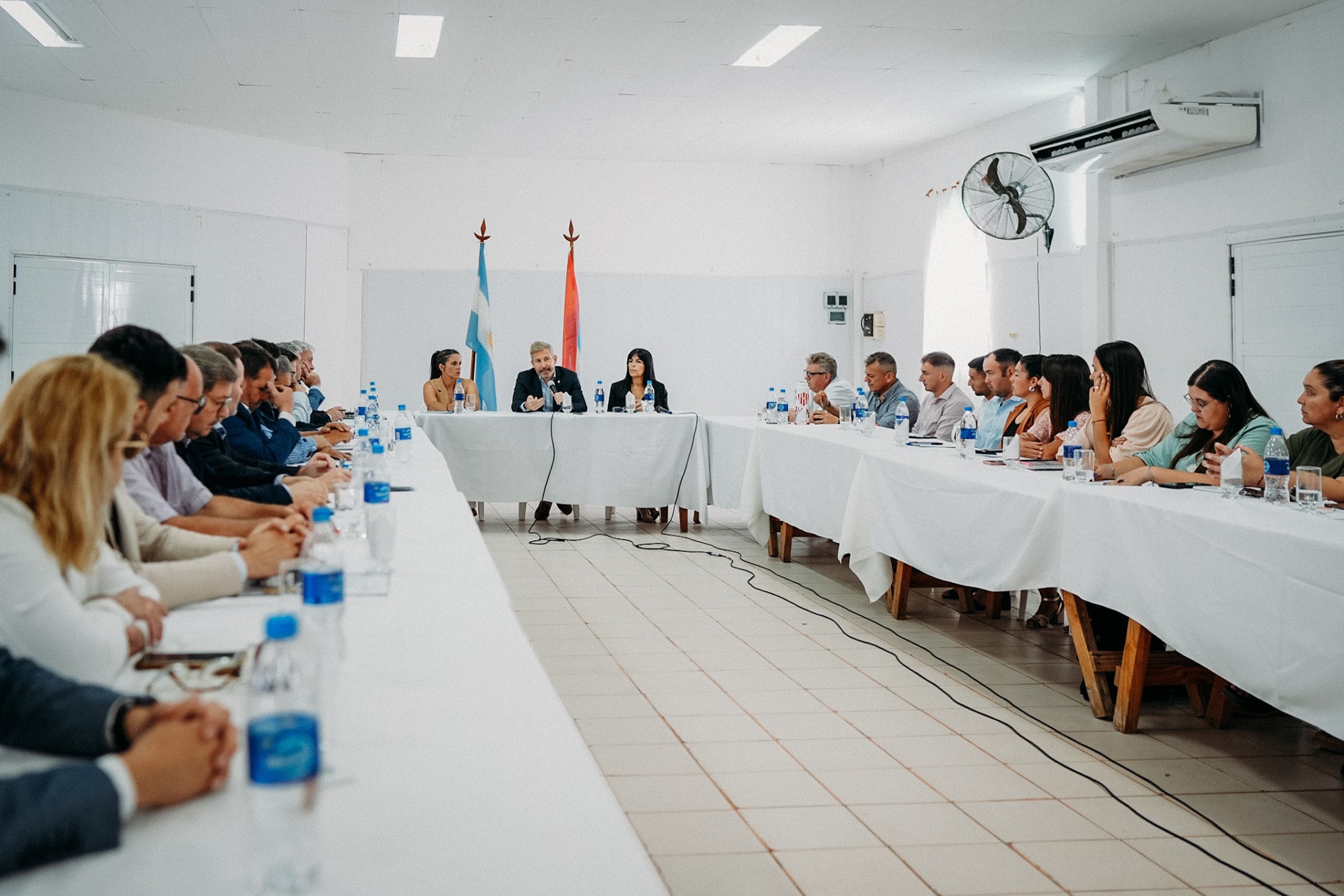 En Alcaraz el gobernador encabezó una reunión de gabinete conjunto