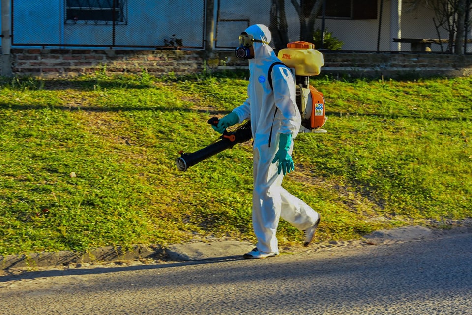 Realizan tareas de fumigación en La Paz