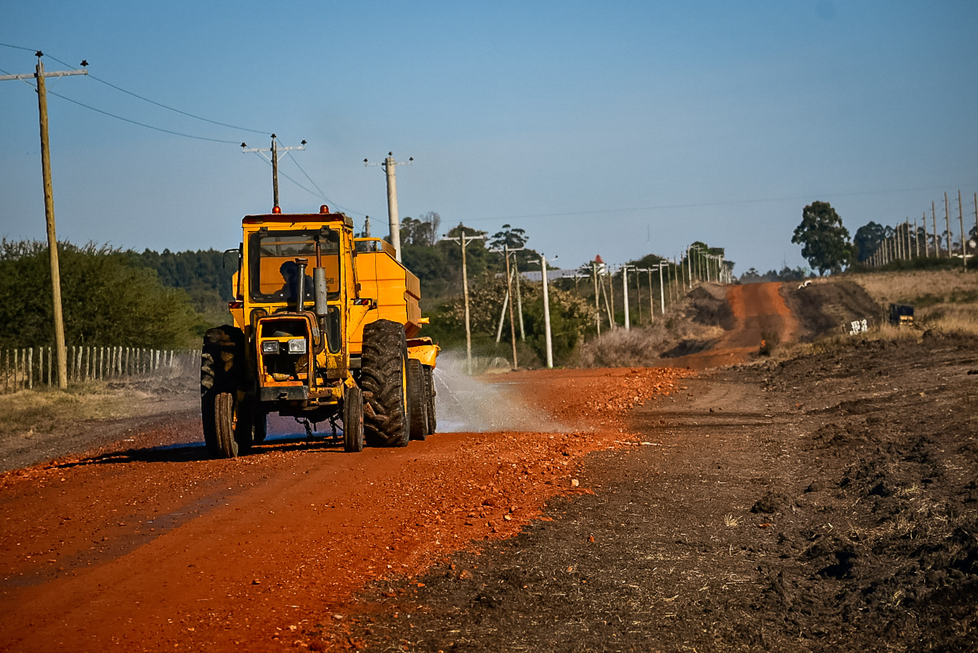 La provincia avanza en la mejora de caminos productivos