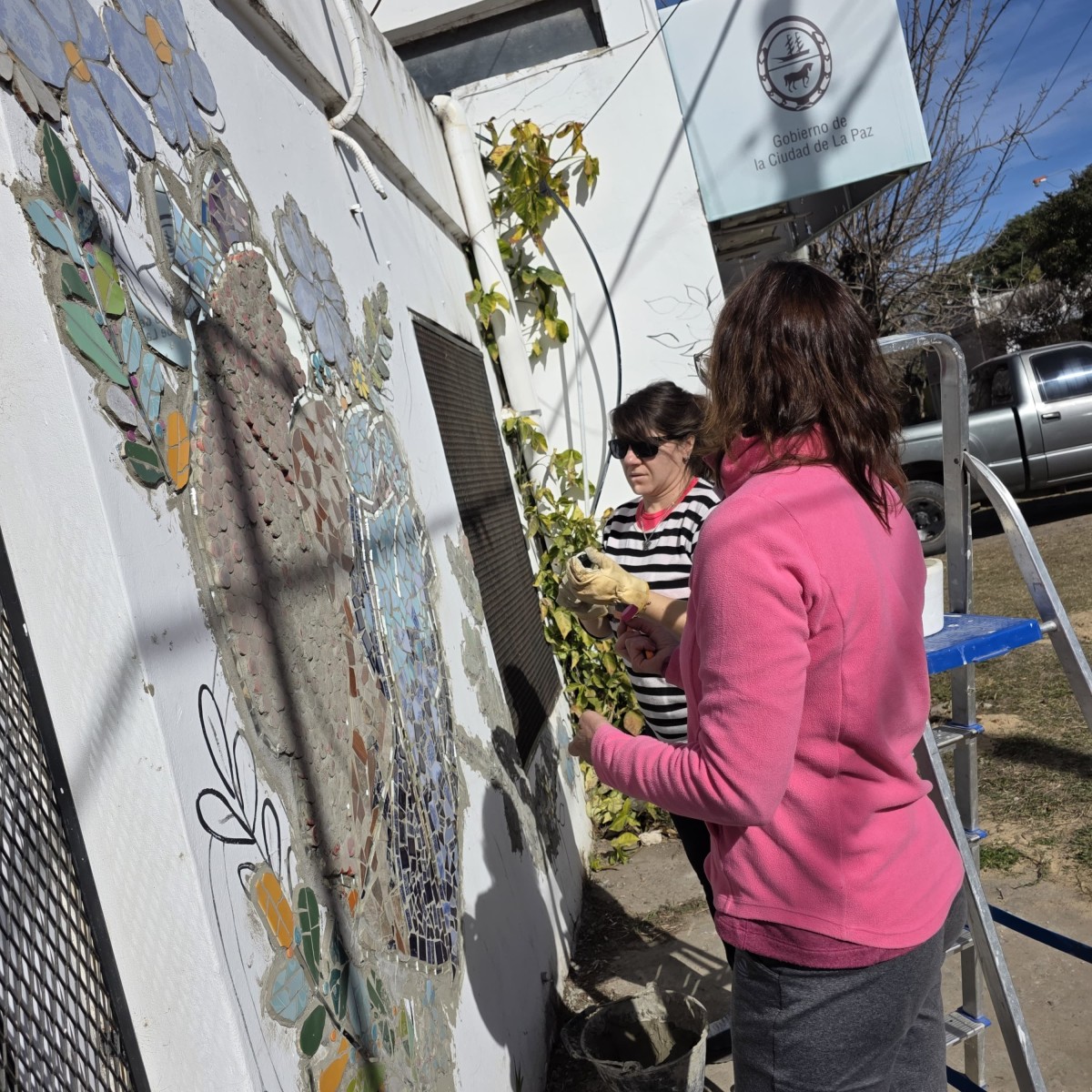 Avanza la intervención del Eco-Mural en el CAPS Fátima