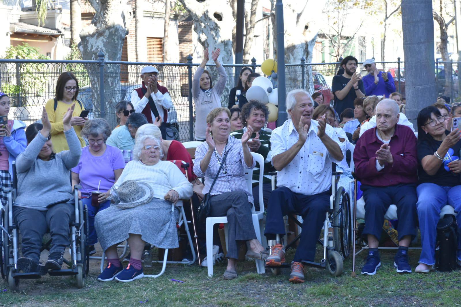 Con una gran serenata se celebró el 42° aniversario del Hogar de Ancianos