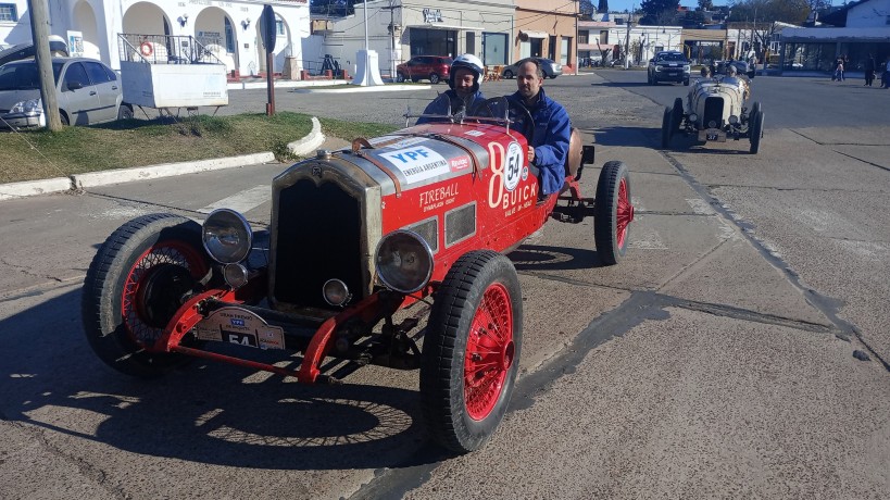Caravana de autos antiguos visitaron La Paz