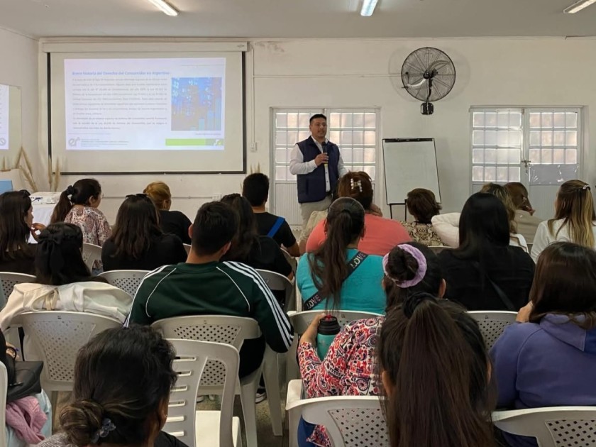 Defensa del Consumidor brindó una charla a alumnos de Auxiliar Jurídico