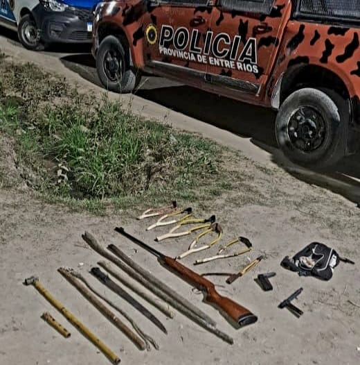 Familia detenida tras violento ataque a una vecina y agresión a policías