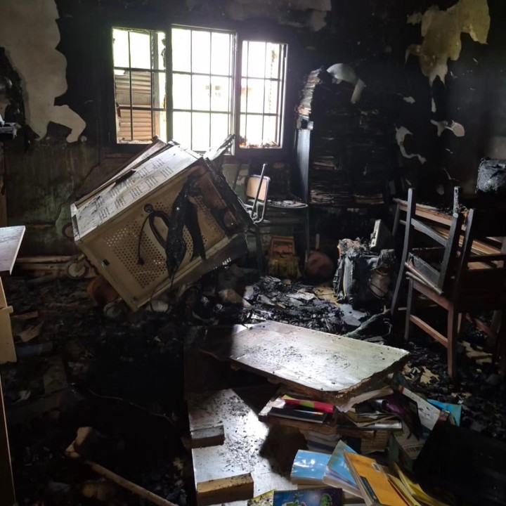 “No es un galpón, es una escuela”: Sarubi repudió el incendio en Piedras Blancas