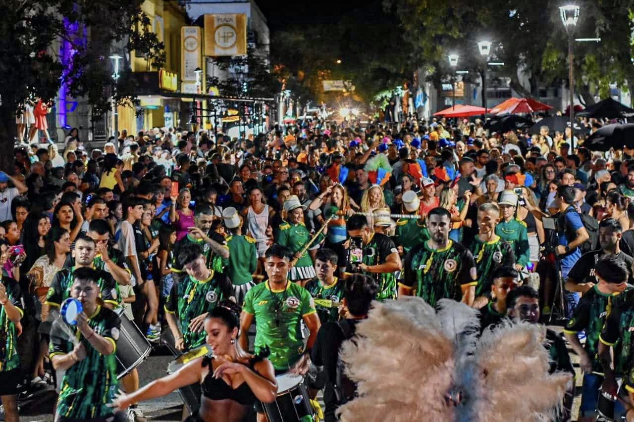 La previa del triatlón se viste de fiesta con la Noche Pre Tria