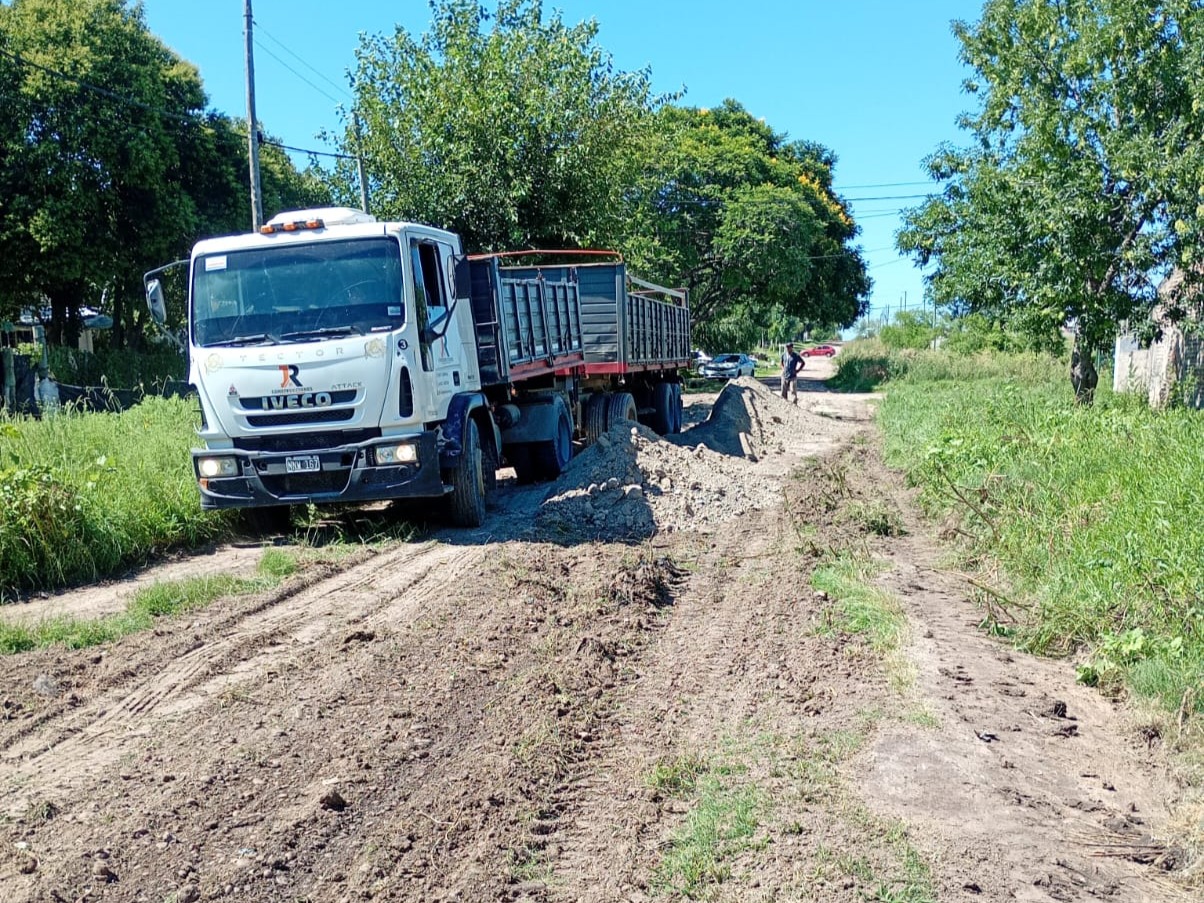 Realizan trabajos para mejorar las calles y optimizar el servicio de agua