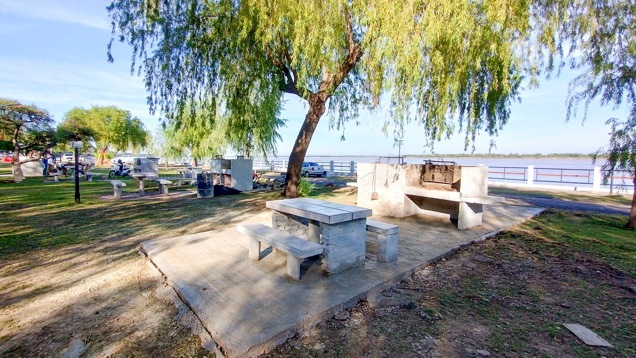 Renovación de quinchos y parrillas en el Camping Municipal de Santa Elena