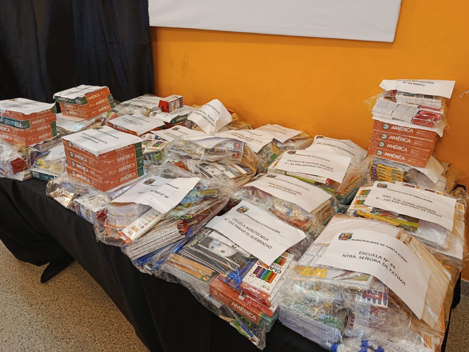 Santa Elena: Rossi destinó $6 millones para la compra de útiles escolares