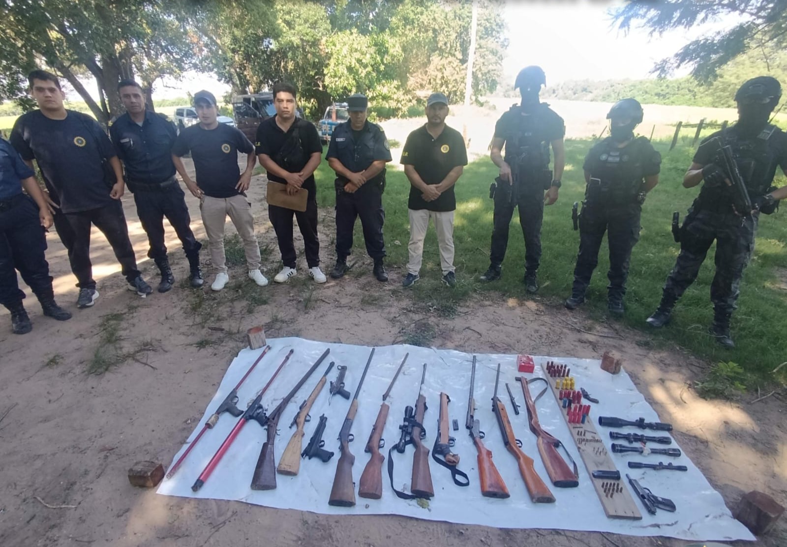 Secuestraron un arsenal de armas en un establecimiento rural de La Paz