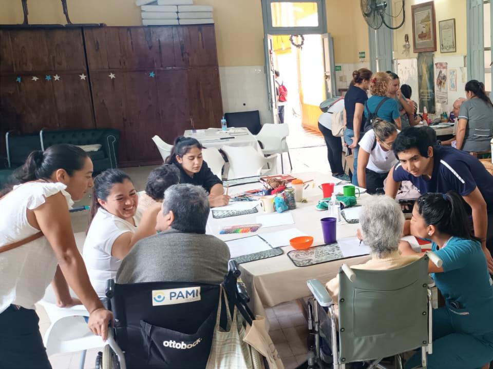 Avanzan las prácticas del curso de Cuidadores Domiciliarios en La Paz