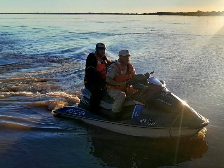 Prefectura asistió a dos tripulantes en emergencia