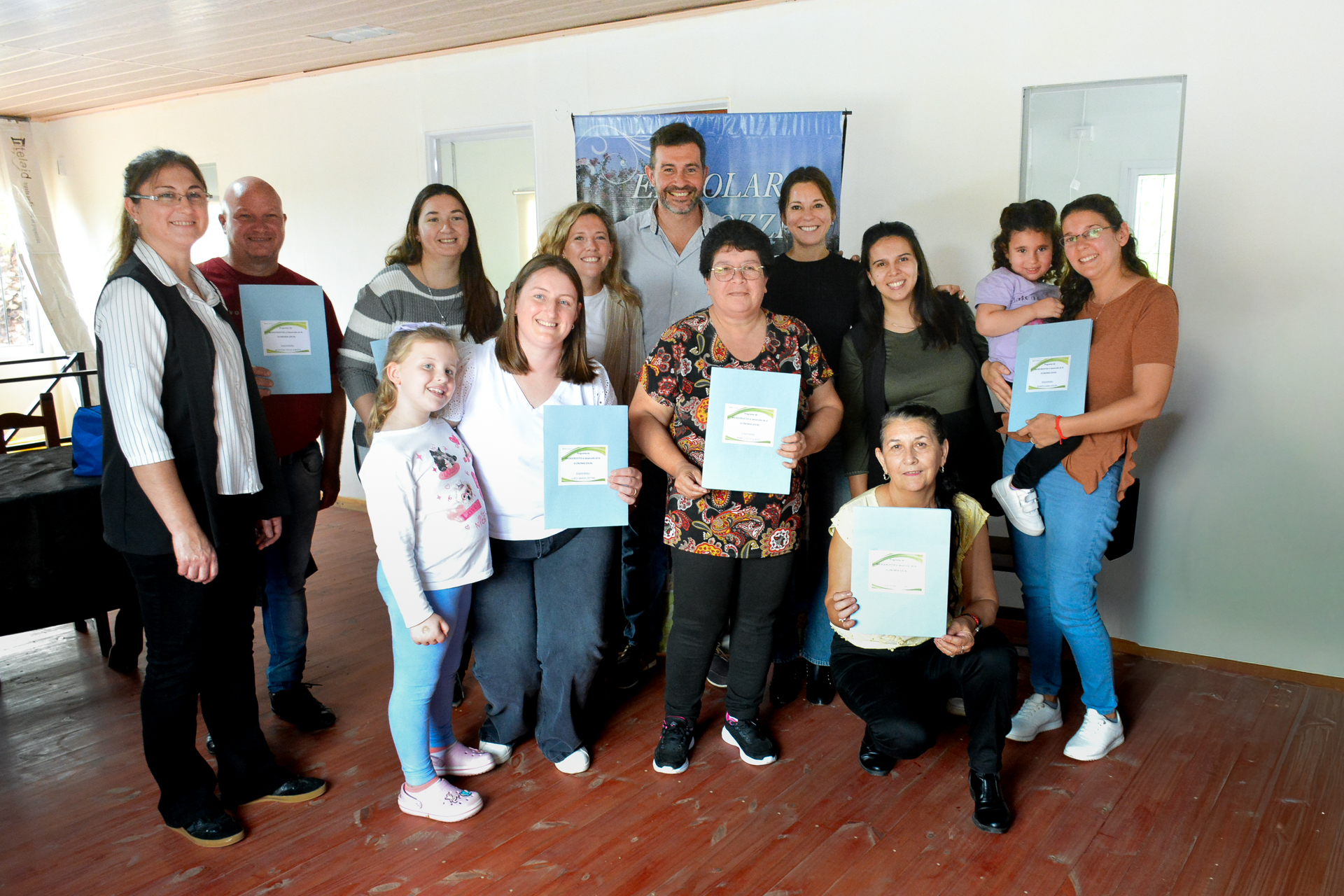 Emprendedores de El Solar recibieron microcréditos para impulsar sus proyectos