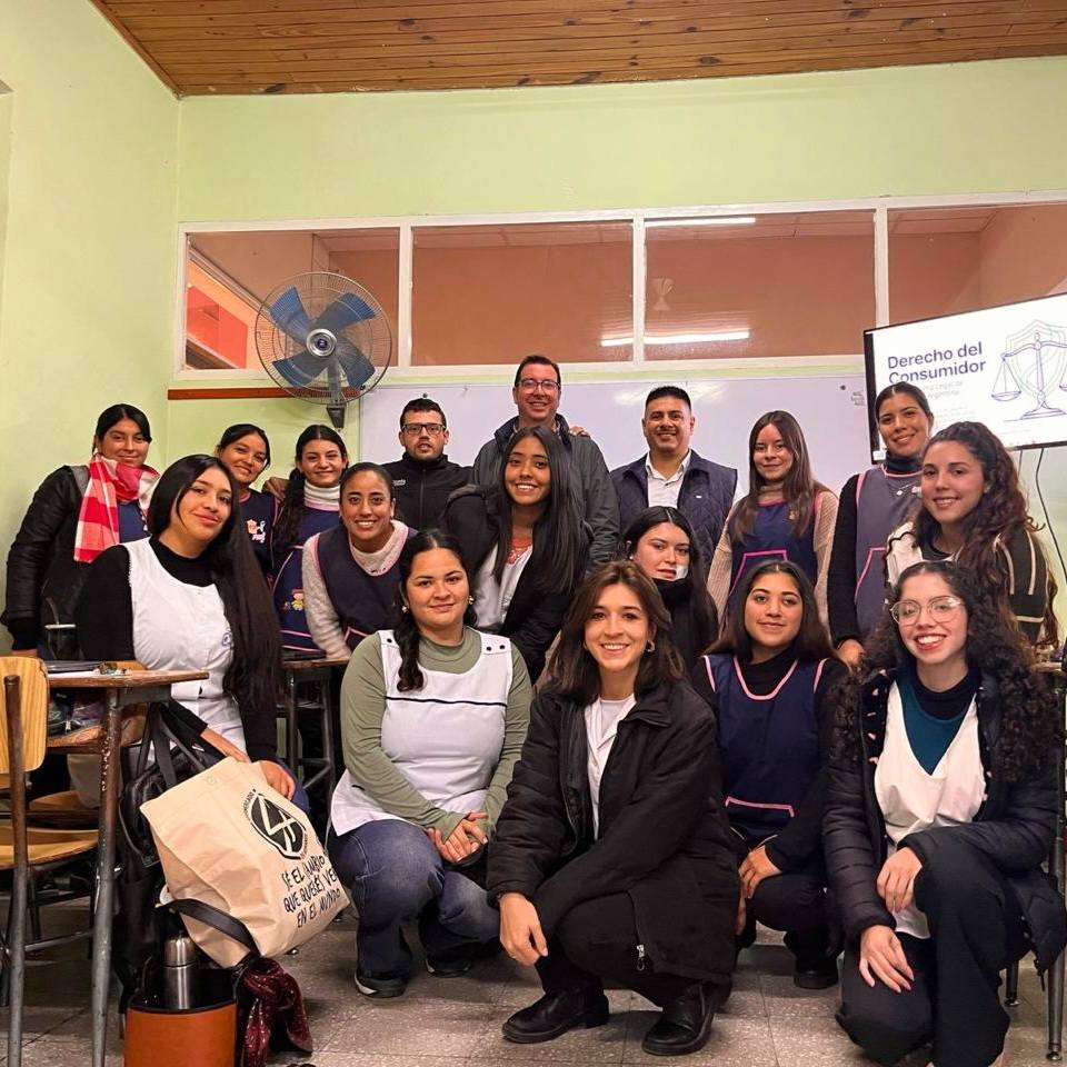 Futuros docentes participaron de una charla sobre derechos del consumidor