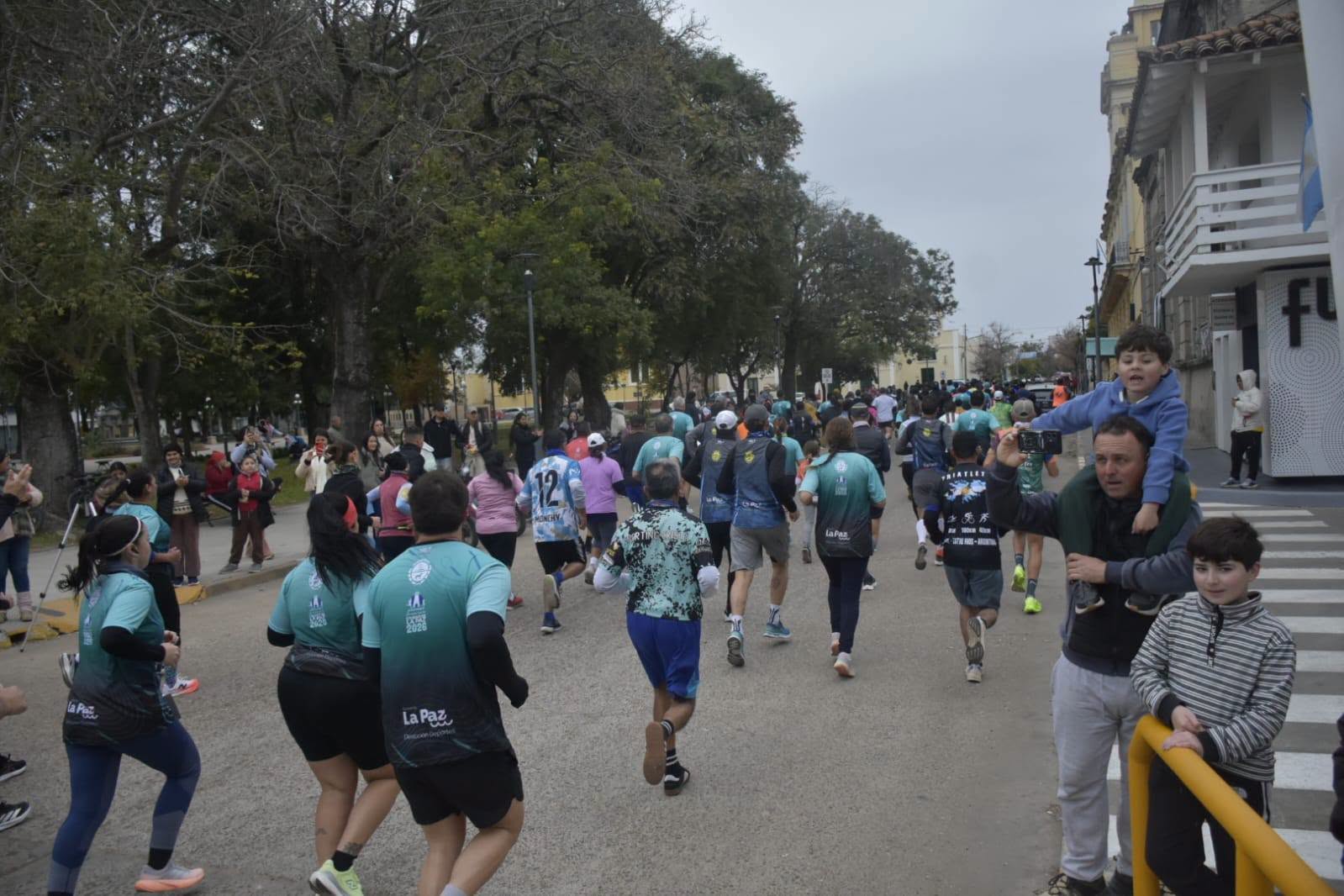 La Paz corrió por su aniversario: más de 120 participantes fueron parte de la gran fiesta deportiva