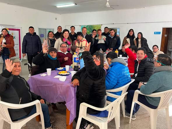 Con juegos, música y baile, el Área de Discapacidad celebró los cumpleaños de sus concurrentes