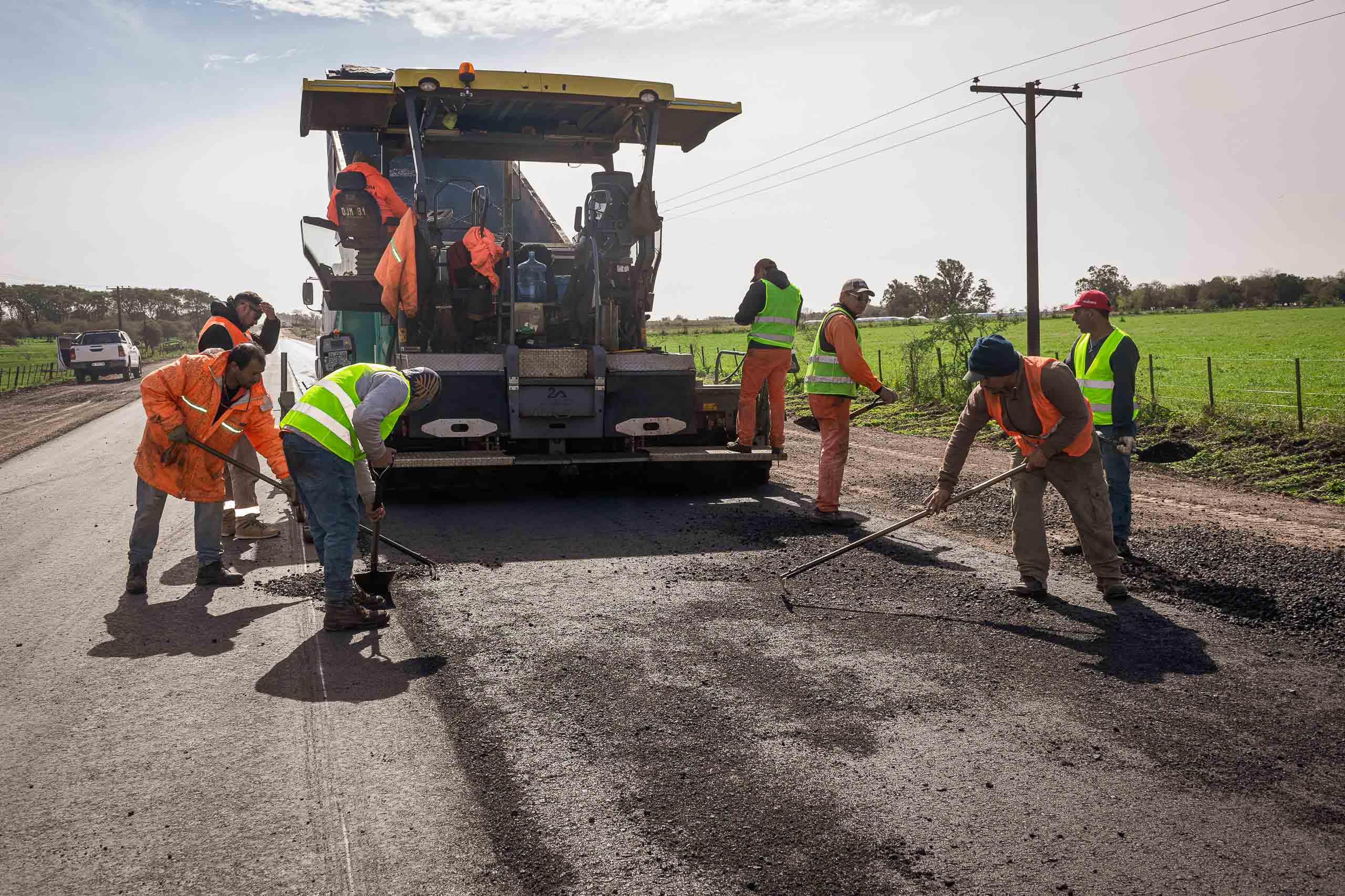 Continúa el asfaltado de la ruta provincial Nº 23 entre los departamentos Uruguay y Colón