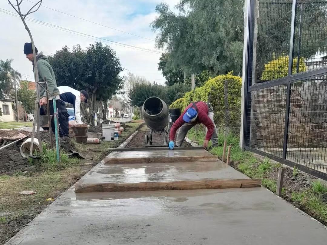Continúa la construcción de veredas en el barrio Malvinas Argentinas de Santa Elena