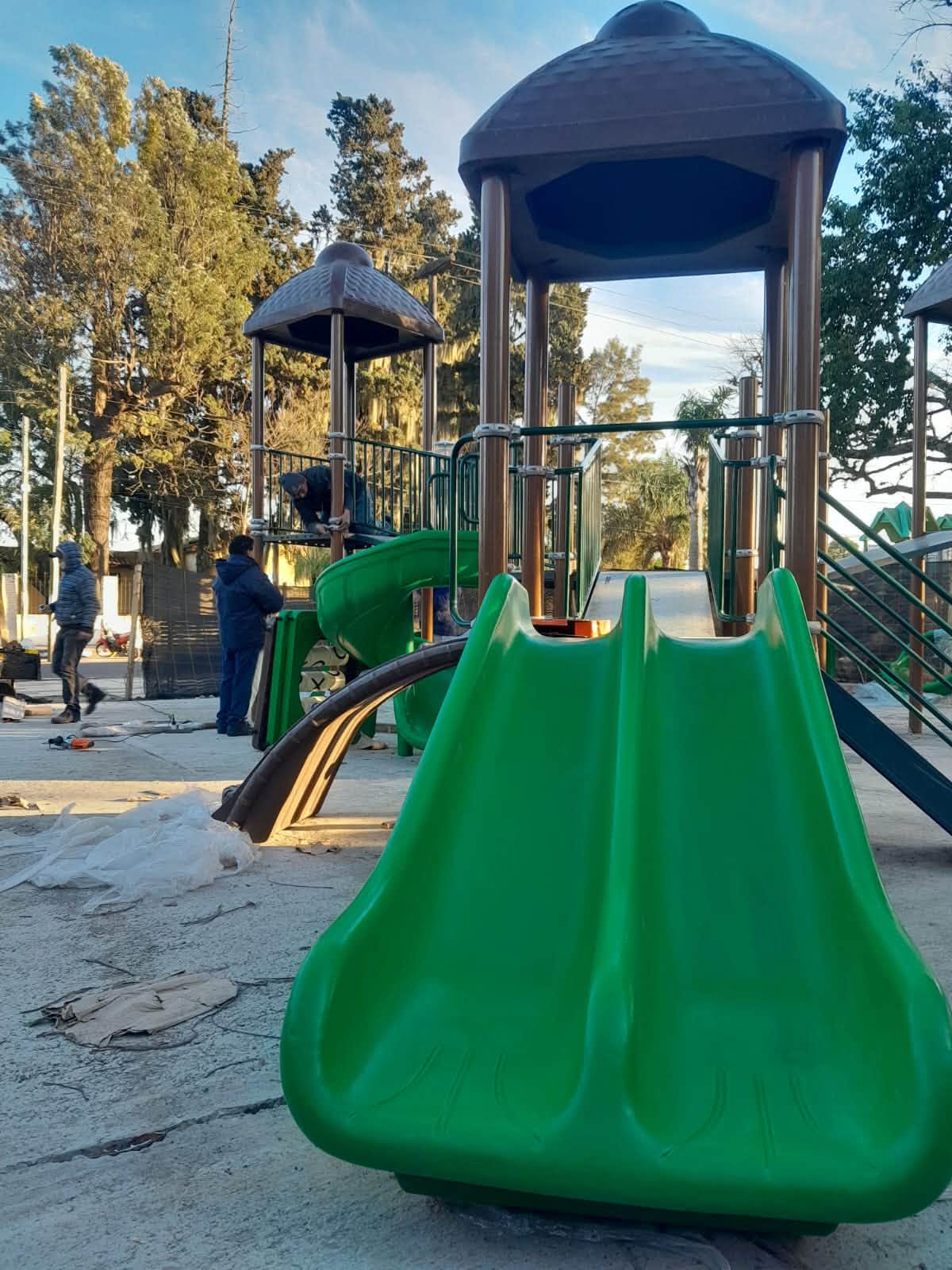 Santa Elena renueva la Plaza Centenario: la gestión de Daniel Rossi suma nuevos juegos para las familias