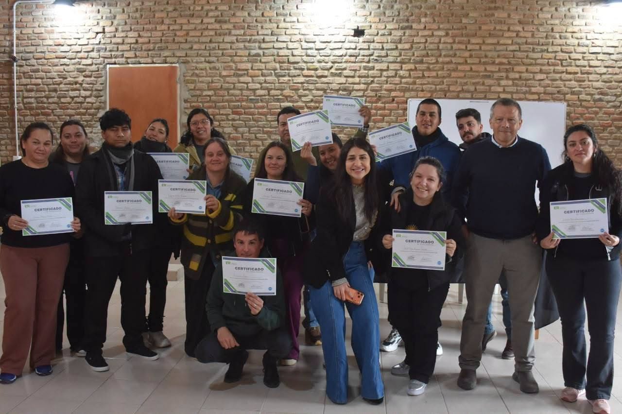 Emprendedores de La Paz finalizaron el Programa Emprender y recibieron sus certificados