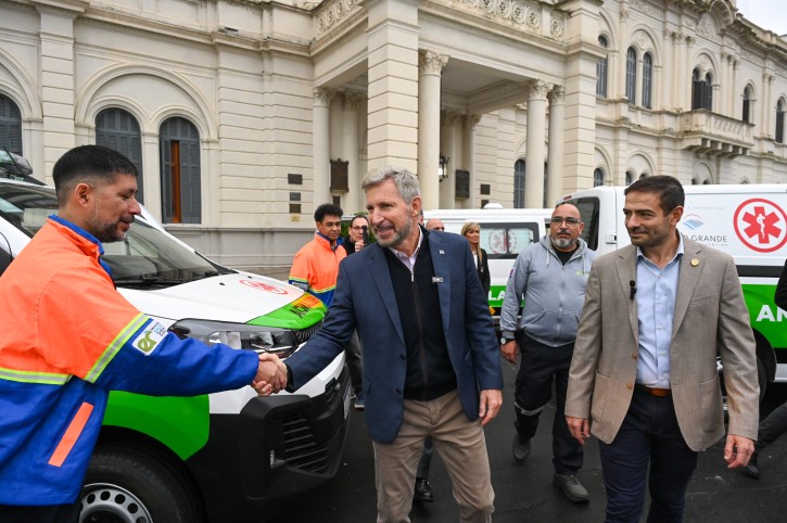 Entre Ríos refuerza el sistema sanitario con la incorporación de 24 ambulancias y nuevo equipamiento