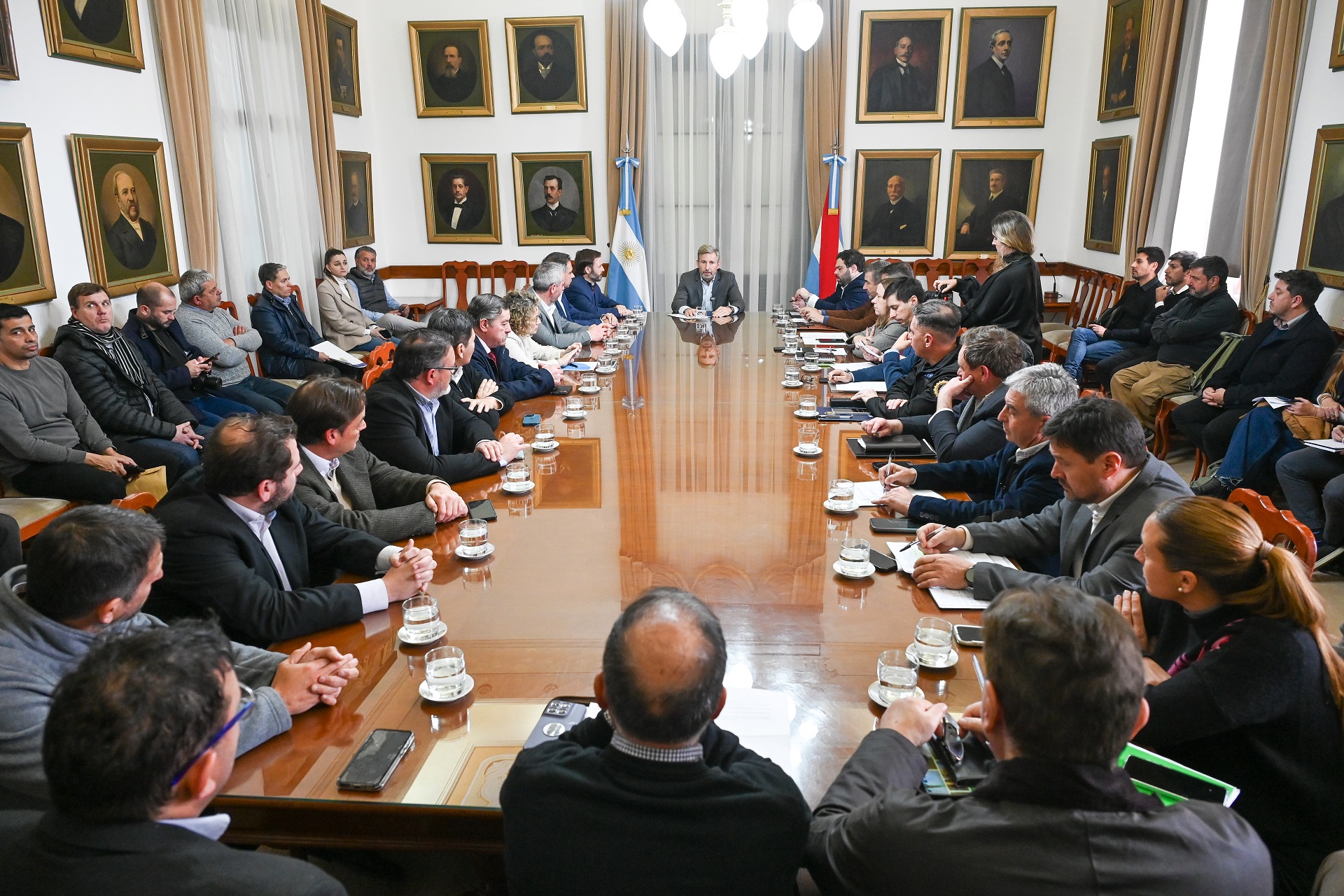 Frigerio reunió a intendentes y funcionarios para coordinar acciones ante el fenómeno de El Niño