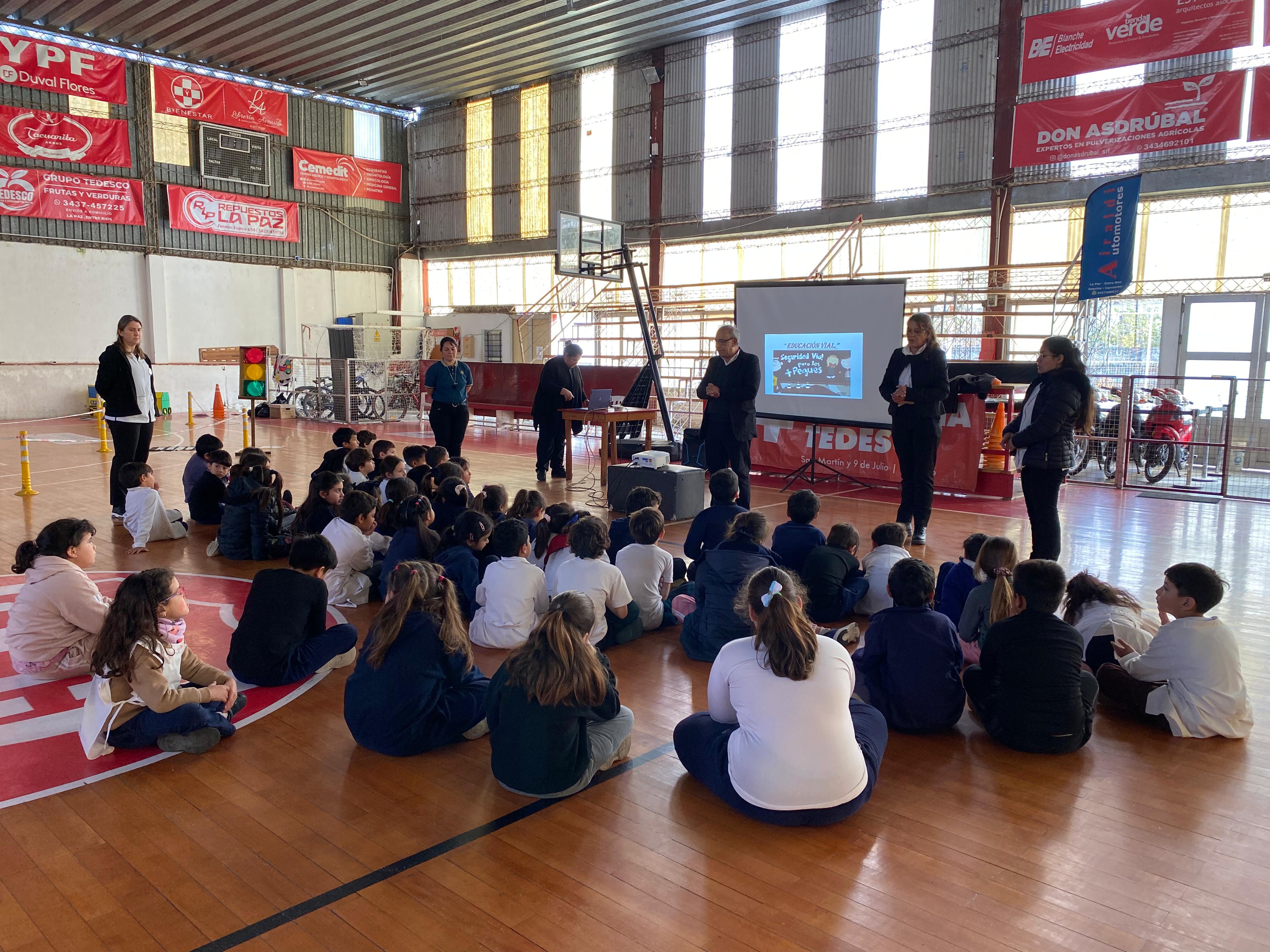 Alumnos de la Escuela Modelo participaron de una charla de educación vial