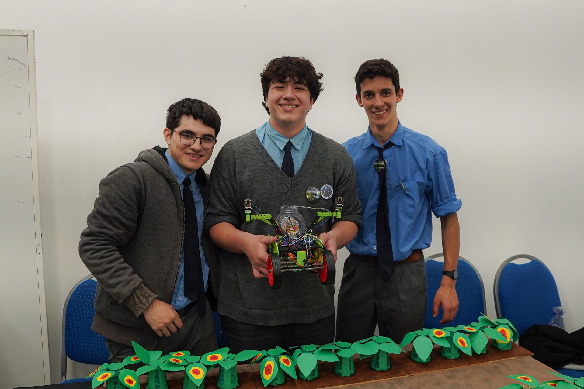 Estudiantes de escuela técnica presentaron un proyecto de robótica con inteligencia artificial