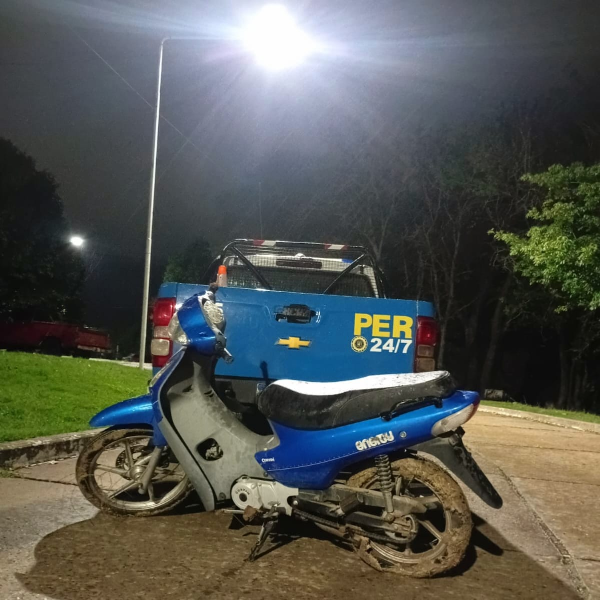 Intentó escapar a pie y abandonó una moto al advertir la presencia policial en Santa Elena