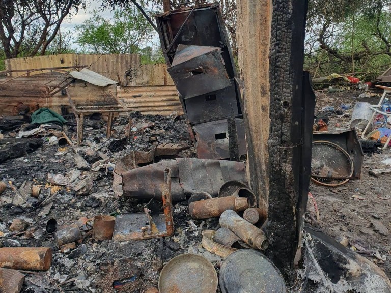 Perdió todo: se incendió su rancho, murieron sus animales y Rosa necesita ayuda
