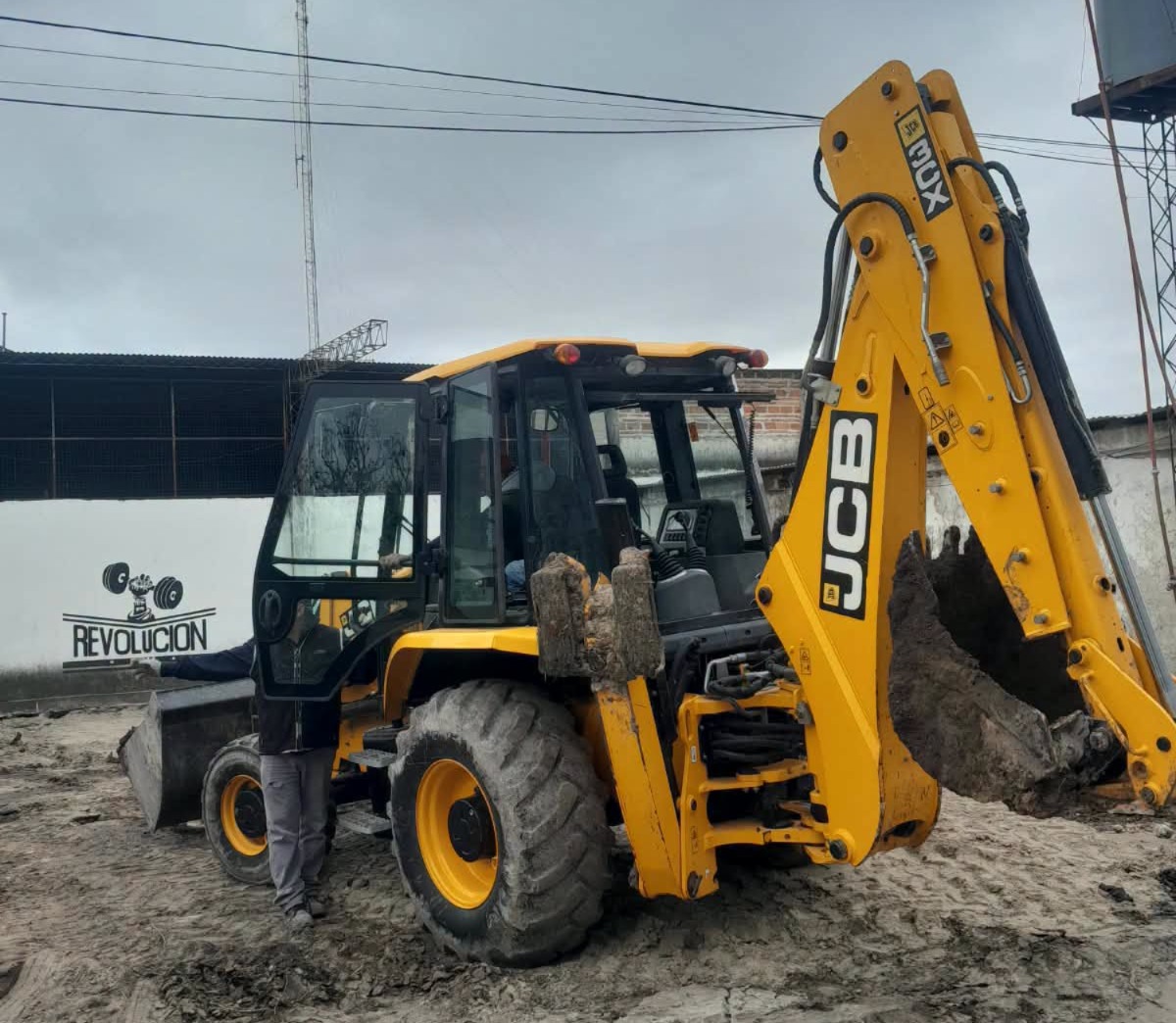 El municipio de Santa Elena colabora con la construcción de un nuevo playón en el Club Progreso