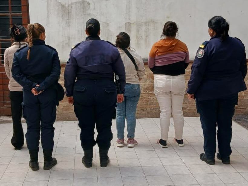 Escándalo en el Hospital 9 de Julio: tres mujeres se pelearon y una terminó detenida