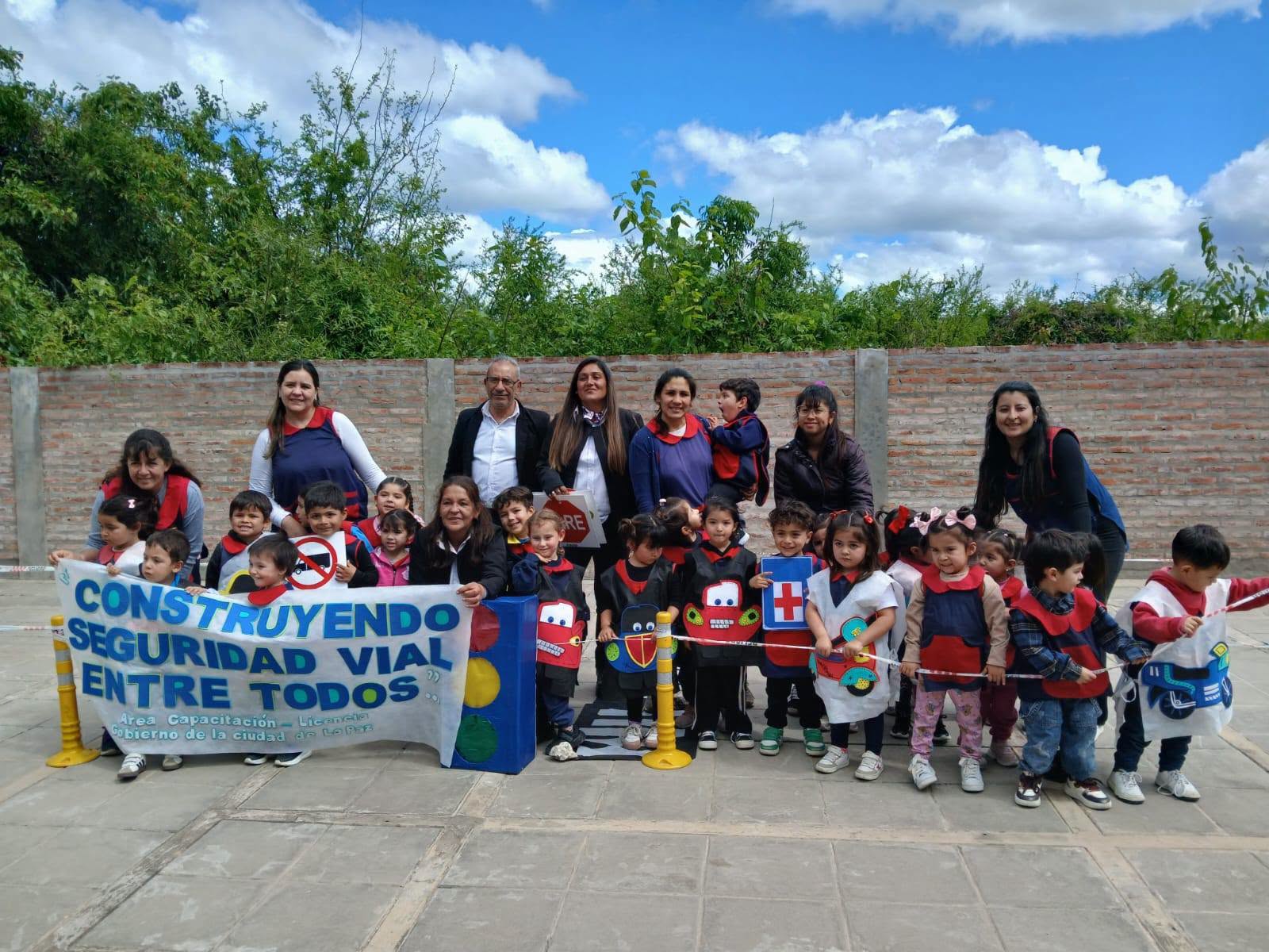 Estudiantes de alfabetización participaron de un Taller de Seguridad Vial en La Paz